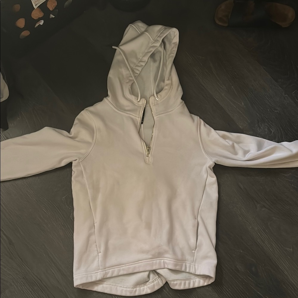 Cream Knit Sweater with Crew Neck and Long Sleeves